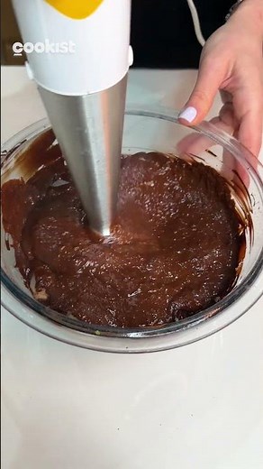 Rich, creamy, and unbelievably easy: all you need is pears and chocolate to make it! 🍐🍫