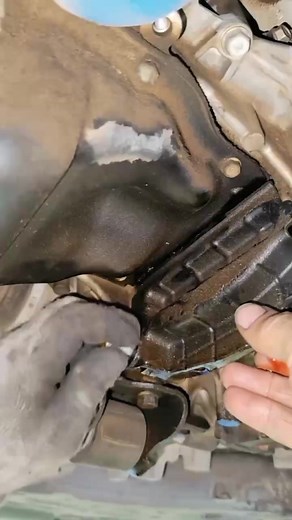 11K views · 26 reactions | Crankshaft rear seal leaked and install a new one #carcare #vehicle #spareparts #cars #machine #maintenance #automobile #mechanic #car #mechanical #carrepair | Auto Mechanics | Facebook