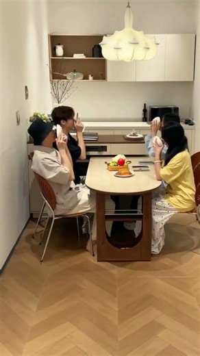 回して広がる、新しい食卓。回転式セミオーバルアイランドテーブル✨ #アイランドテーブル #ダイニングテーブル #回転テーブル #おしゃれ家具 #shorts #cuumy