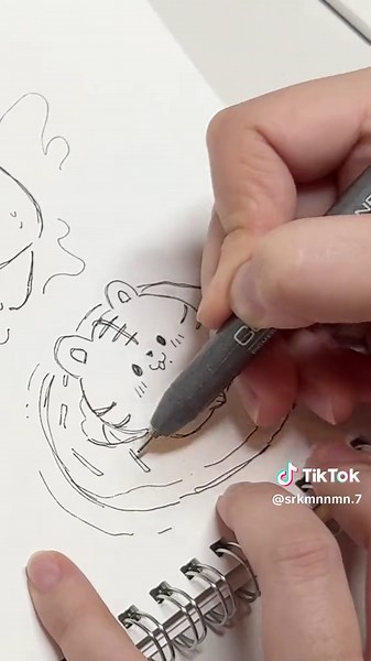 月初め恒例！ オリジナルカレンダーを 作っていくわよ〜🐻‍❄️🌊 ⠀ 海の日をテーマに描いてみました！ ⠀ ✎﹏﹏﹏ 今後の イベント情報 ﹏﹏﹏ ⠀ 🐻‍❄️ 信州ハンドクラフトフェスタ2025 【長野】 日程｜7/12(土) & 13(日) 時間｜9:30〜16:00 場所｜ビッグハット(長野市) 入場料｜当日券800円(前売券なし) ブース｜2Fホワイエ「383番」 ★対面グッズ販売。初長野イベント！ ⠀ ⠀ 🐻‍❄️ POP MARKET 【東京】 日程｜7/26(土) 時間｜11:00〜17:00 場所｜SOOO dramatic! ( 📍東京都台東区1-11-15 日比谷線 入谷駅🚶1分) 入場料｜1人300円(※中学生以下無料) ★たくさんのPOPなクリエイターさんたちに囲まれて、グッズ販売するよ〜！ ⠀ 🐻‍❄️ ？ ？ ？ 【東京】 日程｜８月？ 場所｜東京都？ ★詳細は後日公開…🤫 ⠀ ⠀ 🐻‍❄️ 金沢ハンドメイドマルシェ 【石川】 日程｜10/4(土)のみ 時間｜11:00〜17:00 場所｜石川県産業展示館3号館 入場料｜前売券500円、当日