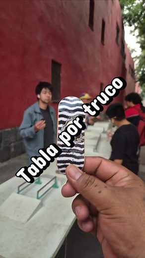 Tabla por truco Estamos Todos los sábados (1pm a 7 pm) en San Jerónimo 62, Centro Histórico de la Cdad. de México, Colonia Centro, Cuauhtémoc, 06080 Ciudad de México, CDMX #fingerboarding #techdeck #skateboard #fingerboard #skate