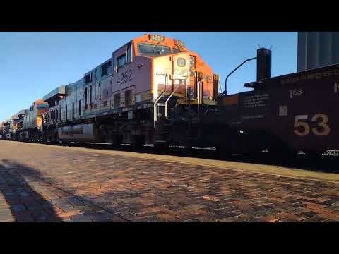 Duo BNSF Trains Meet At Flagstaff AZ! #bigbossrailfanner