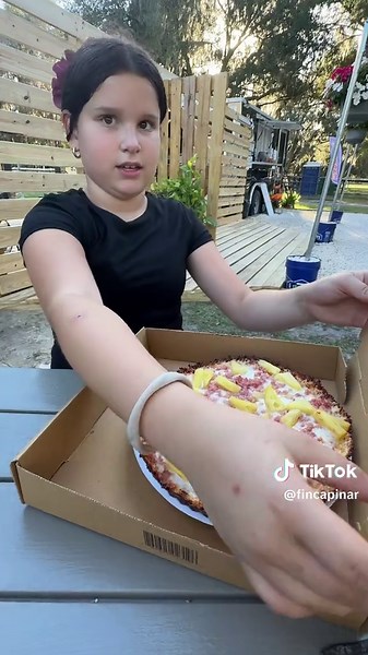 Discover Authentic Cuban Pizza at Finca Pinar Foodtruck