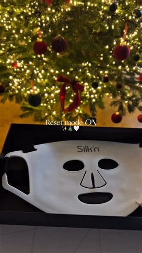 Silk'n | North America on Instagram: "Sunday rest…Xoxo 🎄❤️✨ Click in our bio to shop today! #christmas #holidayseason #holidaygift #skincare #beauty"