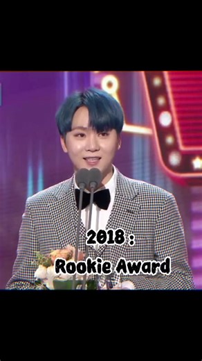 Seungkwan Menerima Penghargaan di MBC Entertainment Awards