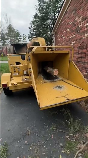Vermeer bc1250a 12” Capacity Self-Feeding Disk Style Chipper 84HP Perkins Diesel Engine.