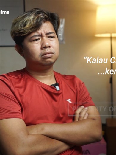 Ada temen klean yang suka bales chat lama sampai di koleksi juga? Sosok Gak Inspiratif Eps 1: Kolektor Chat DISCLAIMER: Konten ini bersifat parodi/fiktif dan dibuat semata untuk hiburan. Mohon bijak dalam menonton dan membagikan #Parodi #BeritaKocak #ParodiBerita #BaleTV #BaleFilms #balaschat #baleschatlama