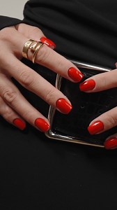 💅 Fiecare manichiură impecabilă începe cu alegerea perfectă, iar #cupio The One este aici să îndeplinească acest aspect. ✨ Același produs de încredere, acum redefinit, care îmbină armonia designului cu diversitatea stilului. Ambalaj unic, aplicare ușoară, textură uniformă, dar mai ales 𝐫𝐞𝐳𝐢𝐬𝐭𝐞𝐧𝐭̦𝐚̆ 𝐝𝐞 𝐝𝐮𝐫𝐚𝐭𝐚̆.😍 Descoperă întreaga colecție The One disponibilă pe cupio.ro și în magazine! #CupioBeauty #NewIdentity #CupioNails | Cupio
