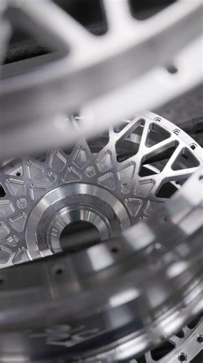 From solid forging to finished wheel 😍 #hrewheels #s107sc #production #machining #manufacturing