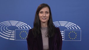 The 🆕 #HorizonEU work programme for 2023-2024 will invest €13.5 billion to help researchers & innovators find solutions for environmental, energy, digital and geopolitical challenges. Find out how exactly #EUfunding on R&I will tackle these challenges! 👉https://europa.eu/!gHgPXn | EU Science & Innovation