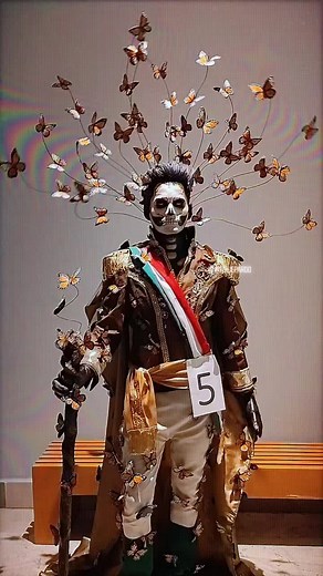 Disfraz de Iturbide y Mariposas para Día de Muertos