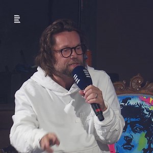 23K views · 160 reactions | Jak ovlivnil Český rozhlas Richarda Krajča v jeho tvorbě? U jakého rozhlasového pořadu usínala Eva Burešová? Sestra Angelika má jasno, Rádio Wave jako inspirace. Rozhlas vyjel do Chotěvic i s pravidelným hostem Aleše Cibulky, generálním ředitelem, René Zavoralem. Poslechněte si už v sobotu na vlnách regionálních stanic Českého rozhlasu. www.rozhlasjede.cz | Český rozhlas Dvojka | Facebook