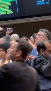 3.7K views · 1.3K reactions | A Câmara dos Deputados aprovou, na noite desta quarta-feira (10/12), a suspensão do mandato Glauber Braga (PSol-SP) por seis meses ao invés da cassação. Glauber Braga é acusado ter quebrado o decoro parlamentar, após expulsar da Câmara com chutes um militante do Movimento Brasil Livre (MBL), identificado como Gabriel Costenaro, em abril de 2024. ➡️ Leia mais no metropoles.com  @samuelpancher /Metrópoles | Metrópoles | Facebook