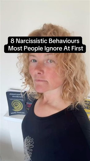 8 Narcissistic Behaviours Most People Ignore At First
