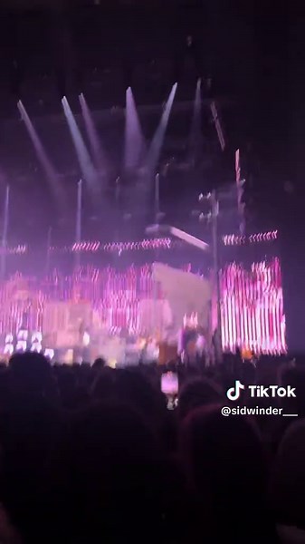 Reviving Nostalgia with The 1975 Live