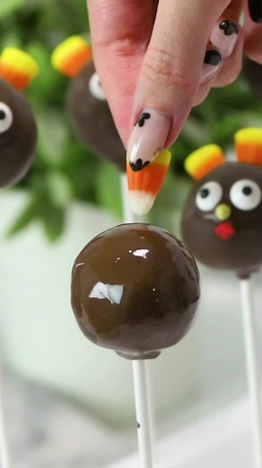 TURKEY CAKE POPS 🦃 Made with the best, richest chocolate cake! ✨ RECIPE: https://www.pankobunny.com/recipes/turkey-cake-pops/ #recipes #baking #Thanksgiving | pankobunny