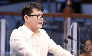 Robin nabuwisit sa DFA usec: ‘Ako po ay senador ng Pilipinas’