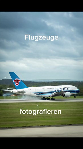 Am Freitag den 04.10.24 ist in Dresden ein Airbus A380 gelandet. Das größte Passagierflugzeug der Welt! Das passiert nicht alle Tage denn die Landebahn ist eigentlich zu klein für den riesen Jet. Nur mit einer kleinen Besatzung und ohne Passagiere kann das Flugzeug hier sicher landen. Für Wartungen ist der Jumbo bei den Elbe Flugzeug Werken. #photography #airbusa380