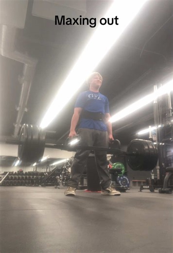 Maxing out in gym (max trap 220lbs, max bench 145 at 13 and 1/2 yo) #CapCut #gym #max #maxing #lift #13