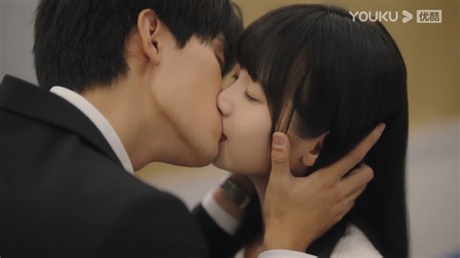 50K views · 2K reactions | "Let's get married!" Handsome man surprises sweet girl with their marriage proposal after taking her to see the wedding house! “我们结婚吧！”帅哥带甜妹去看婚房后惊喜求婚！ #当我飞奔向你 #WhenIFlyTowardsYou #周翊然 #张淼怡 | 恋爱剧场 | Facebook