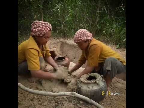 We Built a Secret Underground House in the Jungle 🌿