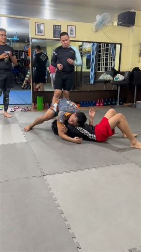 13 reactions | Tip over escape to ghost escape from side control connecting it with a D’arce choke and roll over to better position.. #kmatarlac #brazilianjiujitsu #tarlacbjj #darcechoke #bjjchoke | Kamphuis-Fabricio Jiu-Jitsu Tarlac | Facebook