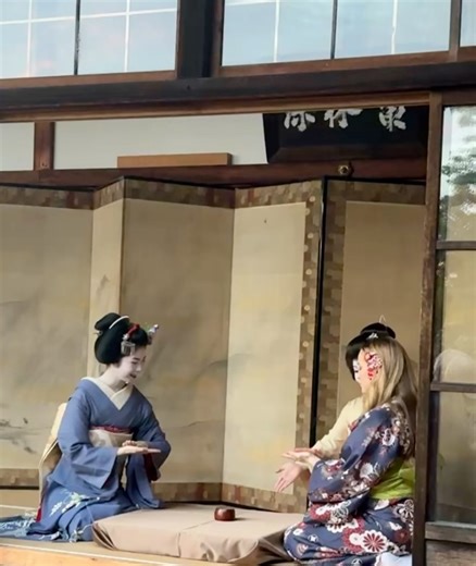 CAITY LOTZ | Living out my Geisha dreams in Kyoto | Instagram