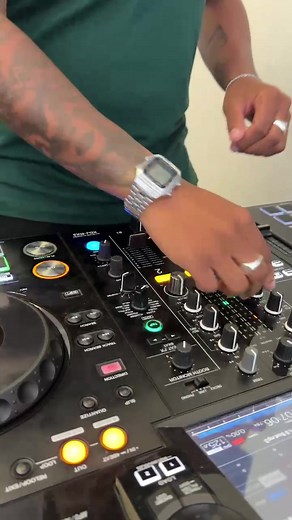 Close-Up of Female DJ's Echo Performance | Viral DJ Video