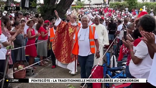 La messe de la Pentecôte était célébrée par l’évêque Monseigneur Pascal Chane-Teng à l’église du Chaudron | Réunion la 1ère