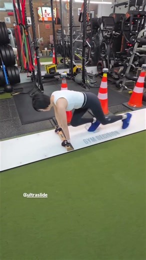 Loving this slide to mountain climber combo from Gym Decision #functionaltraining