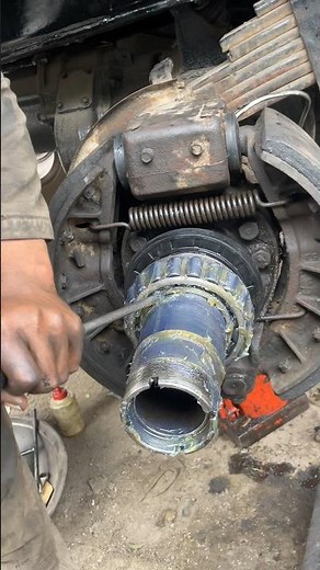 How stuck bearing fixing into the axle spindle #viral #bearing #shorts