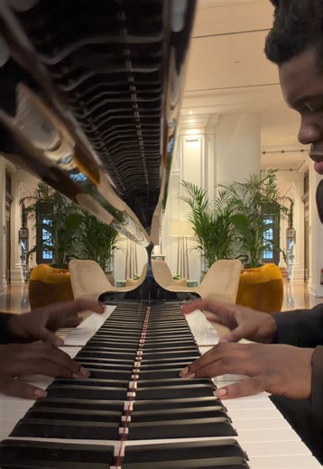 I done a stride improvisation on the piano - Jazz improv #jazz #piano #pianistsoftiktok #public #london