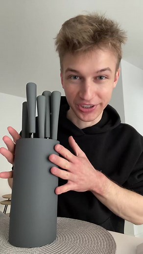 How to Properly Handle Kitchen Knives