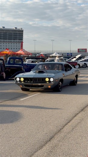 276K views · 10K reactions | 1971 Plymouth Cuda powered by a 1,000+ horsepower 426ci Hellephant engine rolling into Goodguys Lonestar Nationals #sickcarsandtrucks #fblifestyle #restomod | SICK Cars and Trucks | Facebook