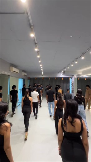 MODEL MENTOR™️ on Instagram: "Warning: This reel may cause sudden motivation to model. . . . . #modelmentor #masterclass #modelling #workshop #modeling #nexttopmodel #fyp #explorepage*† #viralreels"