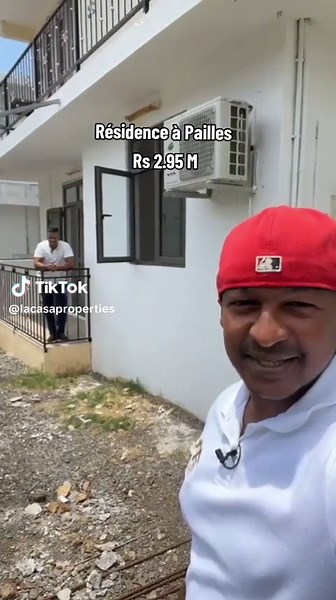 ‼️𝐑𝐞́𝐬𝐢𝐝𝐞𝐧𝐜𝐞 𝐚̀ 𝐕𝐞𝐧𝐝𝐫𝐞 𝐚̀ 𝐏𝐚𝐢𝐥𝐥𝐞𝐬 ‼️ 📍Rs 2,950,000 🗺️Pin Location: https://maps.app.goo.gl/yQYmKkvLwQXSLwZSA ✅90 m2 de surface habitable ✅ 3 Chambres à coucher ✅ Salon et salle à manger ✅ Toilette et salle de bain ✅ Espace de Parking ✅ 2 mins de Queens Sport Club ✅ 2 mins du terrain de Football 𝐒𝐀𝐍 𝐙𝐎𝐓𝐄 𝐏𝐄𝐍𝐀 𝐍𝐎𝐔! Par zote nou fine nominer pou 𝐏𝐞𝐨𝐩𝐥𝐞'𝐬 𝐂𝐡𝐨𝐢𝐜𝐞 𝐀𝐰𝐚𝐫𝐝 🎖️ Donc si ton trouve la Casa 𝐋𝐚𝐠𝐚𝐦 Nwal lev Award la ENSAM!💪🏻🔥 ht