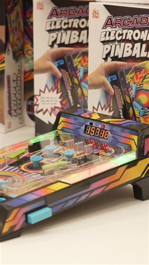 🎯 Pinball Arcade Zig Zag… otro de los Imprescindibles de esta Navidad! 🎄 Prepárate para luces, emoción y partidas que enganchan desde el primer segundo. Un clásico reinventado para peques (y para los que aún tienen alma arcade ) Y sí… ¡es exclusivo de Toys“R”Us! 💙✨ Descubre cómo funciona en nuestro canal de YouTube 🎥 👉🏻Disponible en tiendas y en toysrus.es #ToysRUs #Pinball | Toys "R" Us España