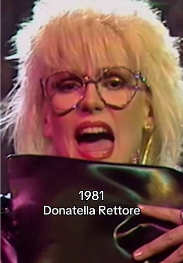 Per il compleanno di Donatella Rettore, un'antologia di apparizioni televisive targate Rai di colei che ha segnato profondamente l'immaginario musicale e il panorama discografico italiano: diva e antidiva, trasgressiva e pop, una cantante melodica che ha esplorato il rock, lo ska e le sonorità elettroniche più accattivanti.