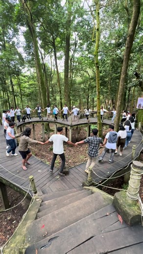 Goyang Jembatan Cinta: Wisata Seru di Berastagi