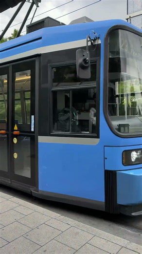 車の聖地、ドイツミュンヘンの街並みと、めちゃ便利な路面電車の乗車風景