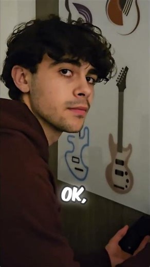 Guitare sans cordes ? Le musicien tente le défi ! 🎸