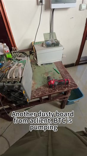 Repairing this S19 for a local farm. It’s a temporary fix for a permanent problem: efficiency. If you're serious about BTC, buy the new generation. Best prices in the US, shipping daily. Let’s get you a real setup #jinglemining #mining #web3 #asicminer #DOGE #ETF #DGB #LTC #Avalon #Magicminer #Bitcoin