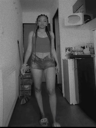 Vidéos de la petite alouette fiy2waza⚡🔱 (@la_petite_alouette) avec Eboloko satana - 241🇬🇦 Lyrics🎶