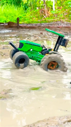 John Deere tractor off-roading in mud😱🔥