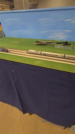 Chasing the legacy #Acela around the club layout at Timonium. #amtrak #nscale #nscaletrains #modelrailroad #nscalemodeltrains #hobby #trainsofinstagram #railsupremacy #trackside #trainshow #travel #transportation #railfan #foamer #trainspotting #novanscaler #nvntrak #ntrak #nrail #miniature #toytrains #train #trains #bachmann #modeltrains | Northern Virginia N Scaler