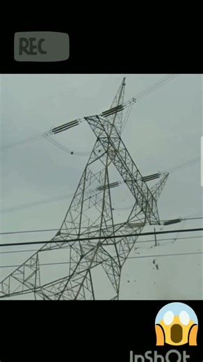 Detik-detik menara Sutet runtuh terkena angin kencang #shorts #sutet #menara