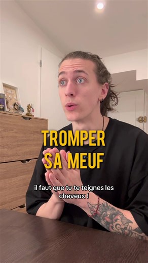 Sketch humoristique avec filtre cheveux bleu