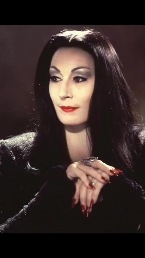 Maquillaje de Morticia Addams: Tutorial Completo