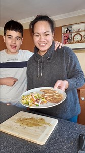 37K views · 1K reactions | Cooking on a budget doesn’t have to be boring!  Here’s a simple and affordable dinner idea to feed our family of 5 without breaking the bank. ✨” #BudgetDinner #FamilyMeals #DinnerForFive #CheapMeals #EasyDinnerIdeas #BudgetCooking #FamilyOnABudget #FeedTheFamily #AffordableMeals #samoanmum #fyp2025シ゚ | Poinciana Gibson | Facebook