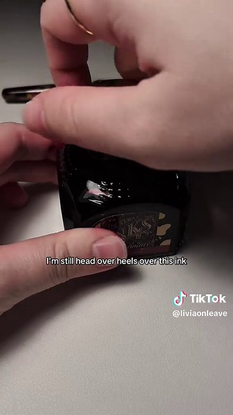 Refilling My Fountain Pen with Diamine Oxblood Ink